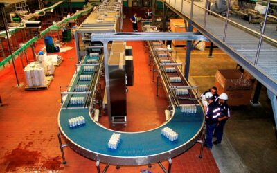 Compañía Cervecera de Nicaragua CCN, entregó 1,500 paquetes escolares a igual cantidad de niños y niñas de primaria; y útiles deportivos a 12 centros educativos a los municipios de Altagracia y Moyogalpa en la Isla de Ometepe. A cambio la comunidad colaboró en la recolección de residuos sólidos como botellas plásticas y vidrio.