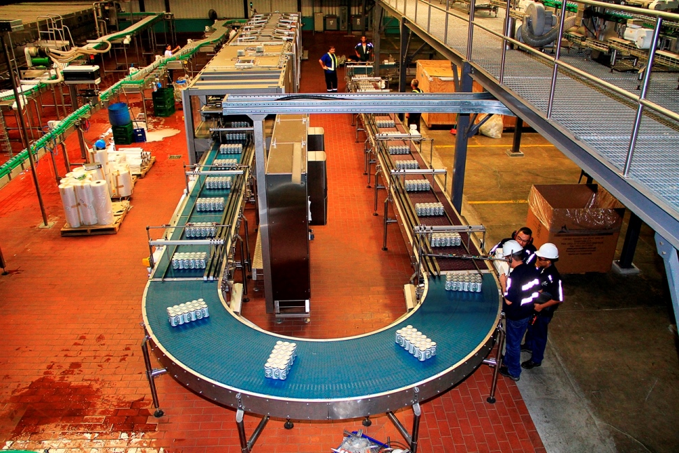 Compañía Cervecera de Nicaragua CCN, entregó 1,500 paquetes escolares a igual cantidad de niños y niñas de primaria; y útiles deportivos a 12 centros educativos a los municipios de Altagracia y Moyogalpa en la Isla de Ometepe. A cambio la comunidad colaboró en la recolección de residuos sólidos como botellas plásticas y vidrio.